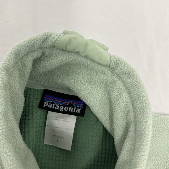 Patagonia Women's Lightweight R4® Jacket - Picture 7 of 8